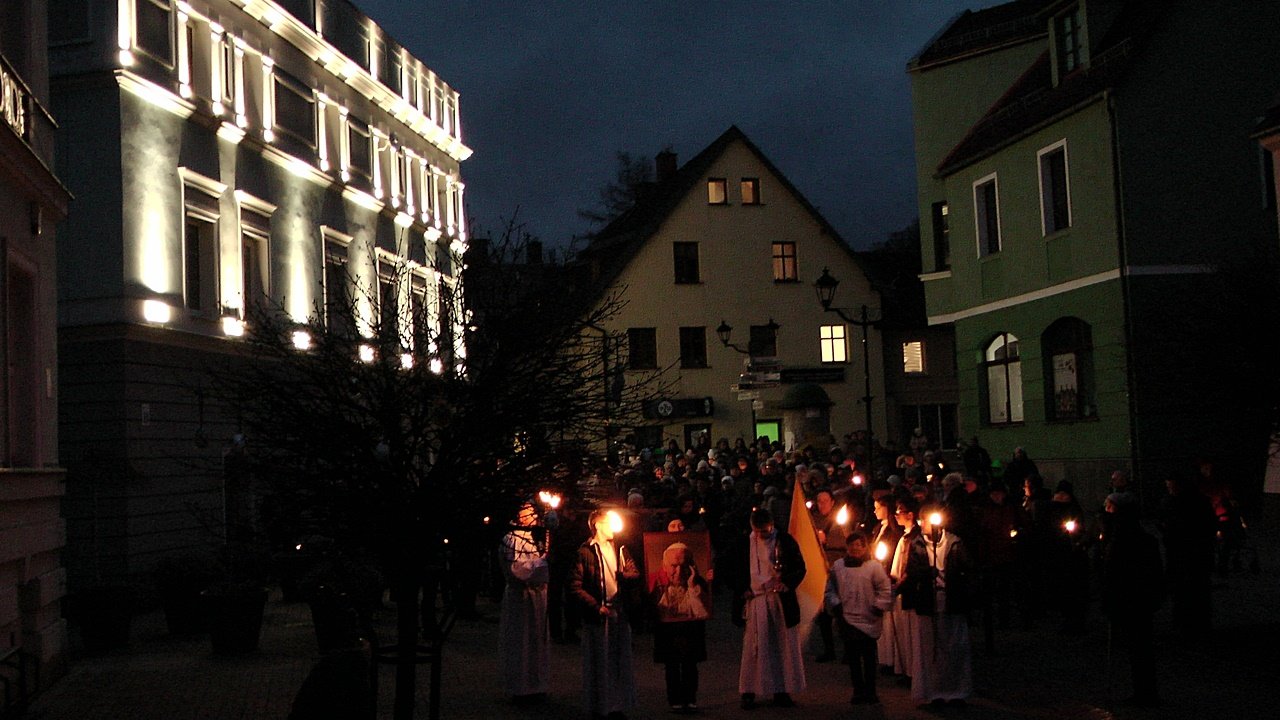 wierni-na-drodze-krzyzowej-114324