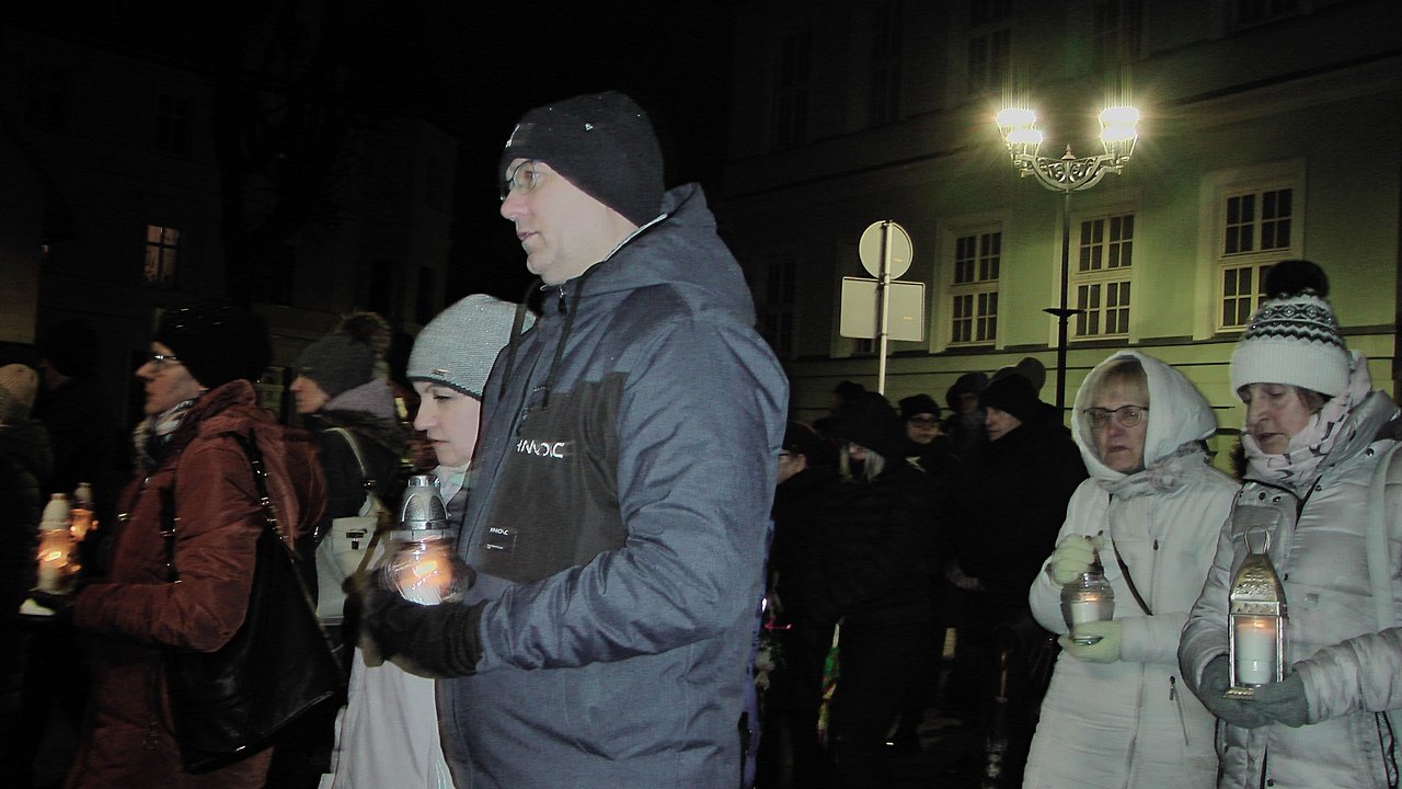 wierni-na-drodze-krzyzowej-114324