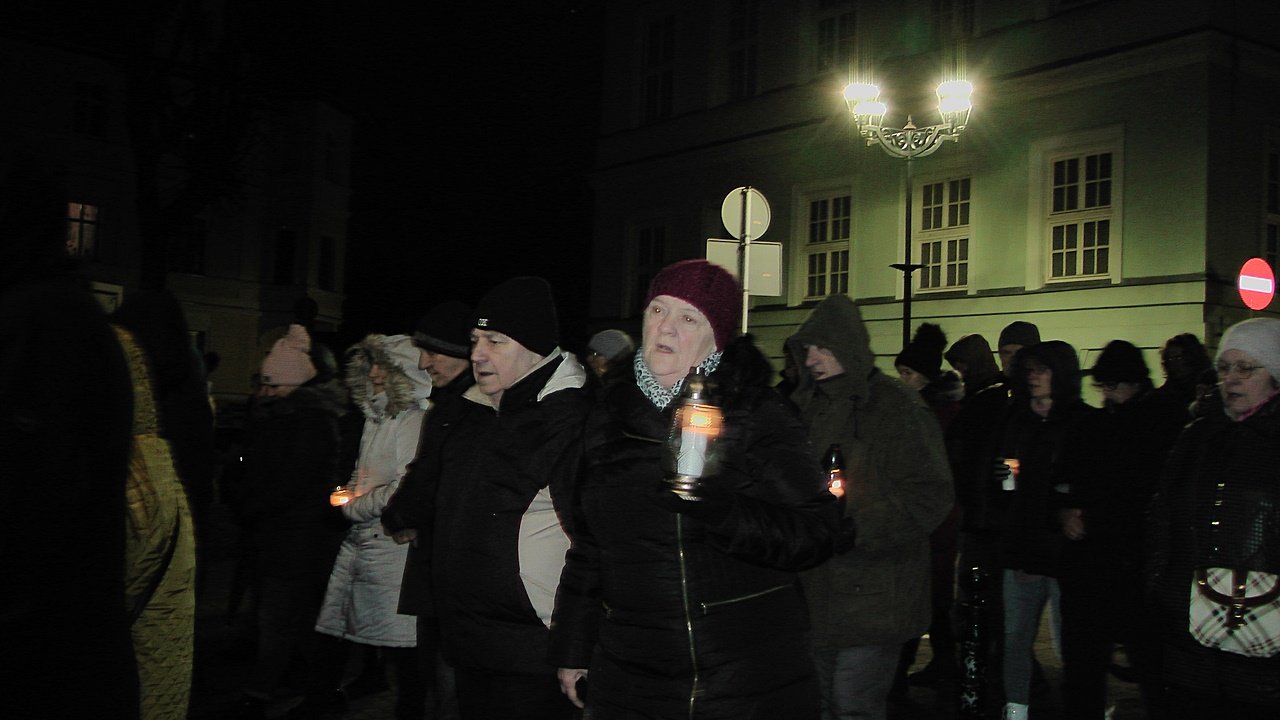 wierni-na-drodze-krzyzowej-114324