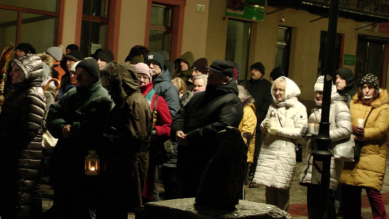 wierni-na-drodze-krzyzowej-114324
