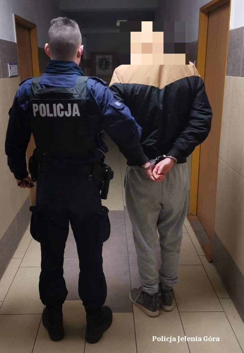 policjanci-zatrzymali-12-poszukiwanych-114330
