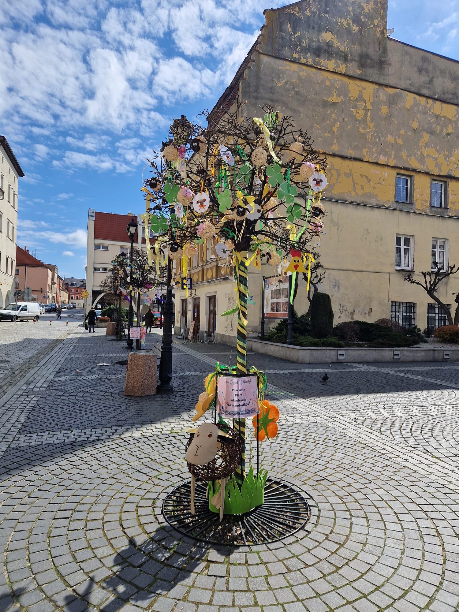 na-rynku-wyrosy-wielkanocne-drzewka-114399