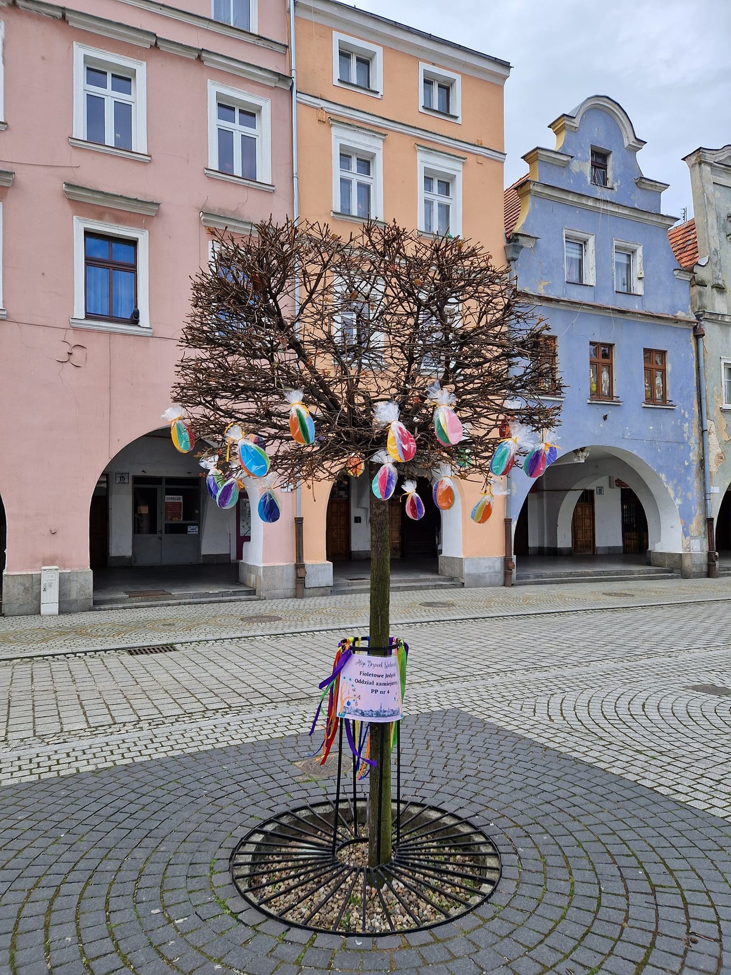 na-rynku-wyrosy-wielkanocne-drzewka-114399