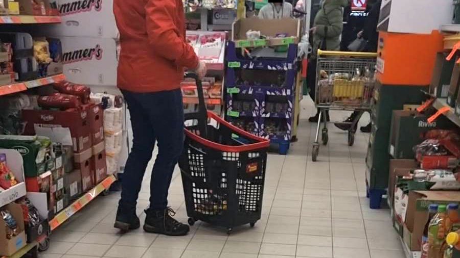 Wielu kupujących nie zwraca uwagi na etykiety, lecz tylko na kolorowe opakowanie.