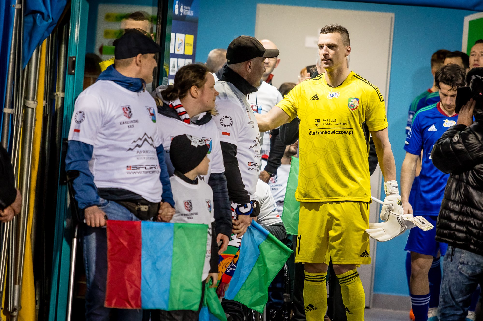 dzieci-i-kibice-kkkn-wyprowadzali-pikarzy-ekstraklsy-114498