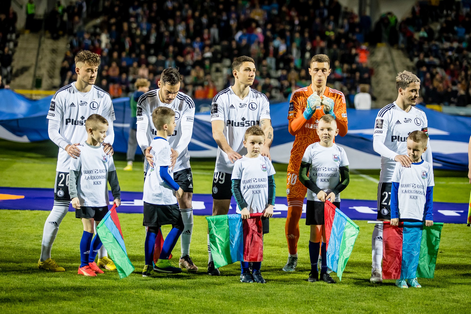 dzieci-i-kibice-kkkn-wyprowadzali-pikarzy-ekstraklsy-114498