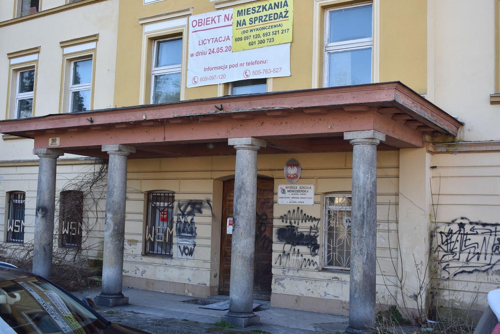 dawna-szkoa-popada-w-ruine-114507