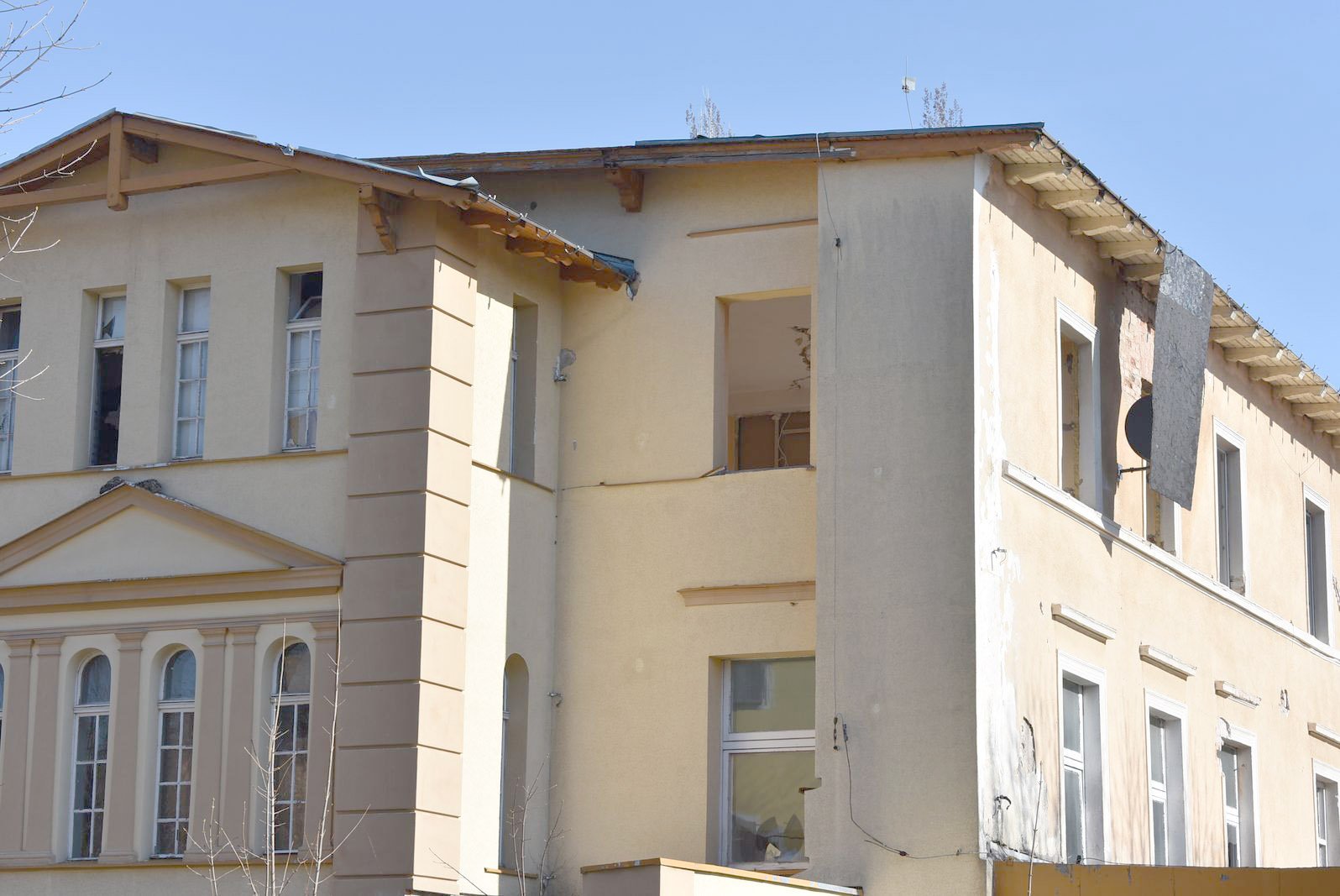 dawna-szkoa-popada-w-ruine-114507