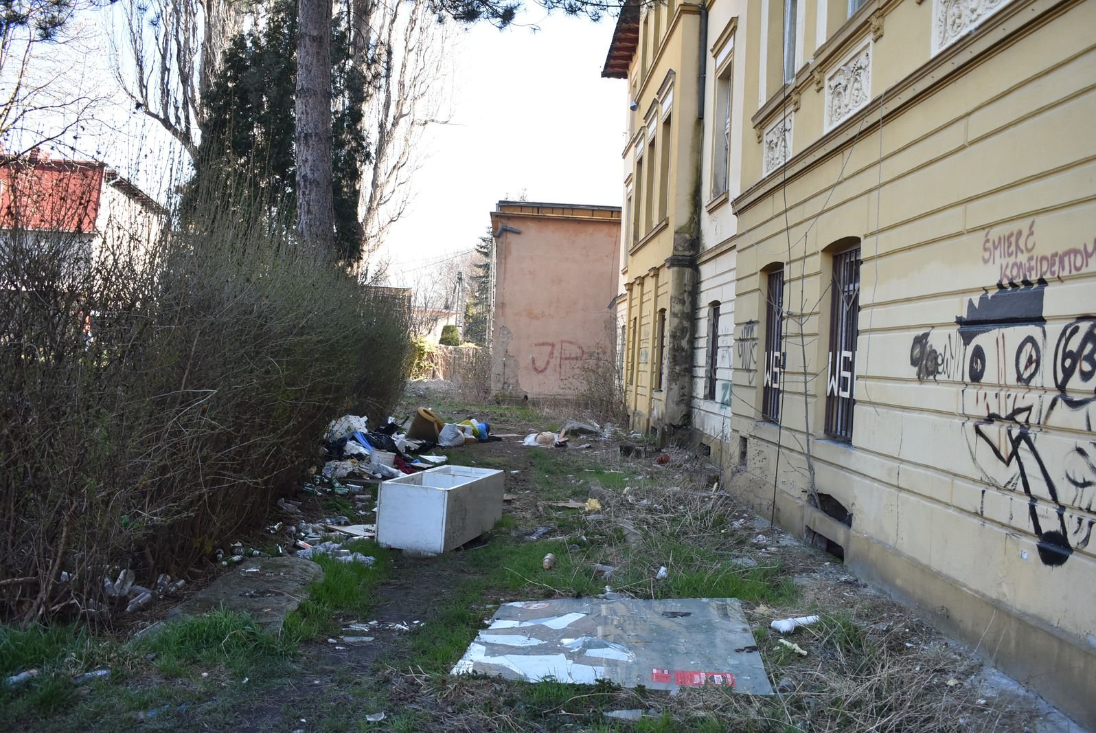 dawna-szkoa-popada-w-ruine-114507