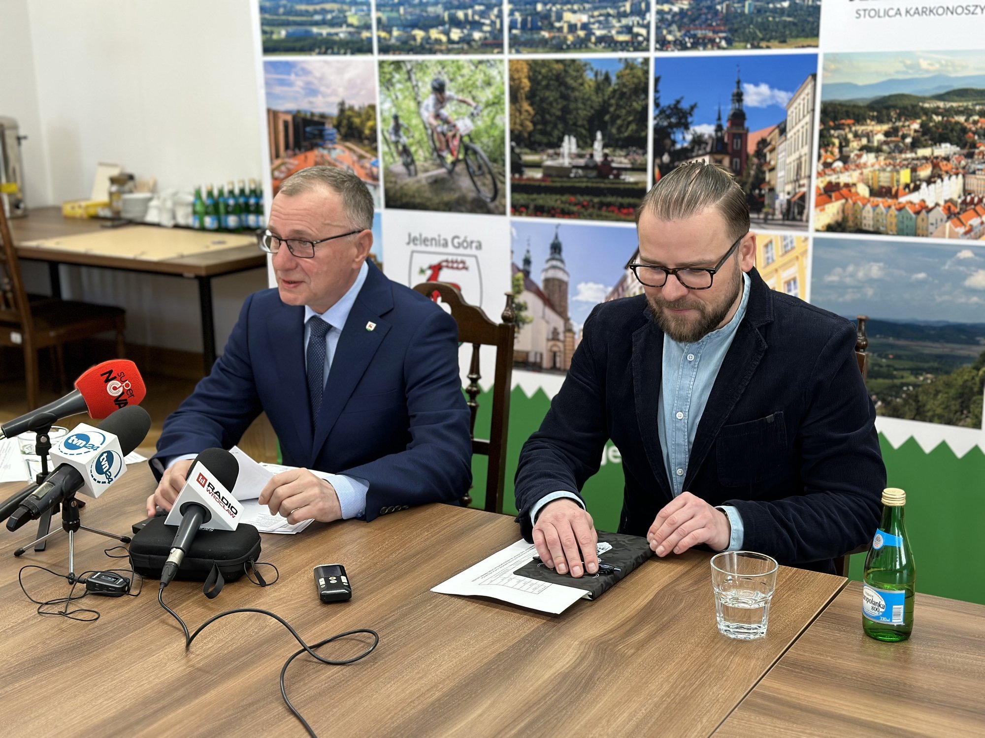 konferencja-prasowa-w-sprawie-faktur-za-energie-elektryczna-114533