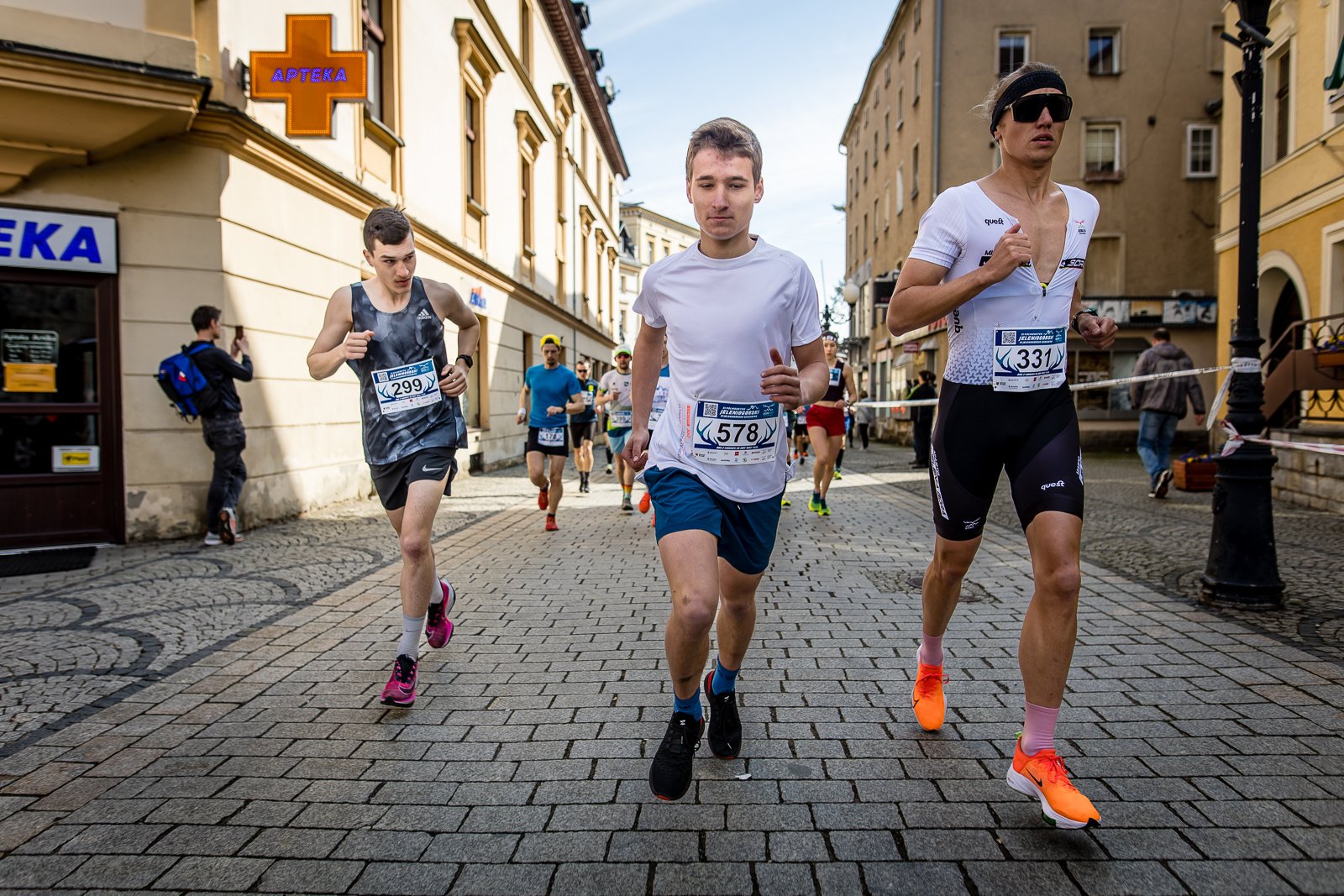 ponad-800-biegaczy-na-starcie-114626