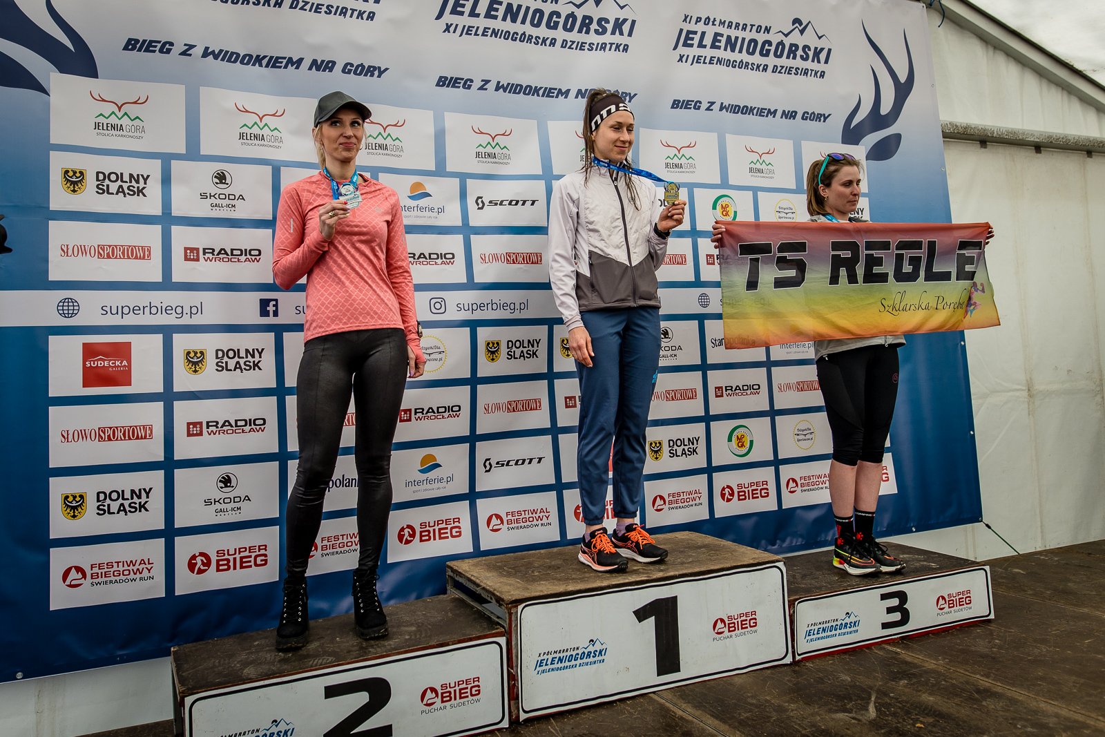 ponad-800-biegaczy-na-starcie-114626