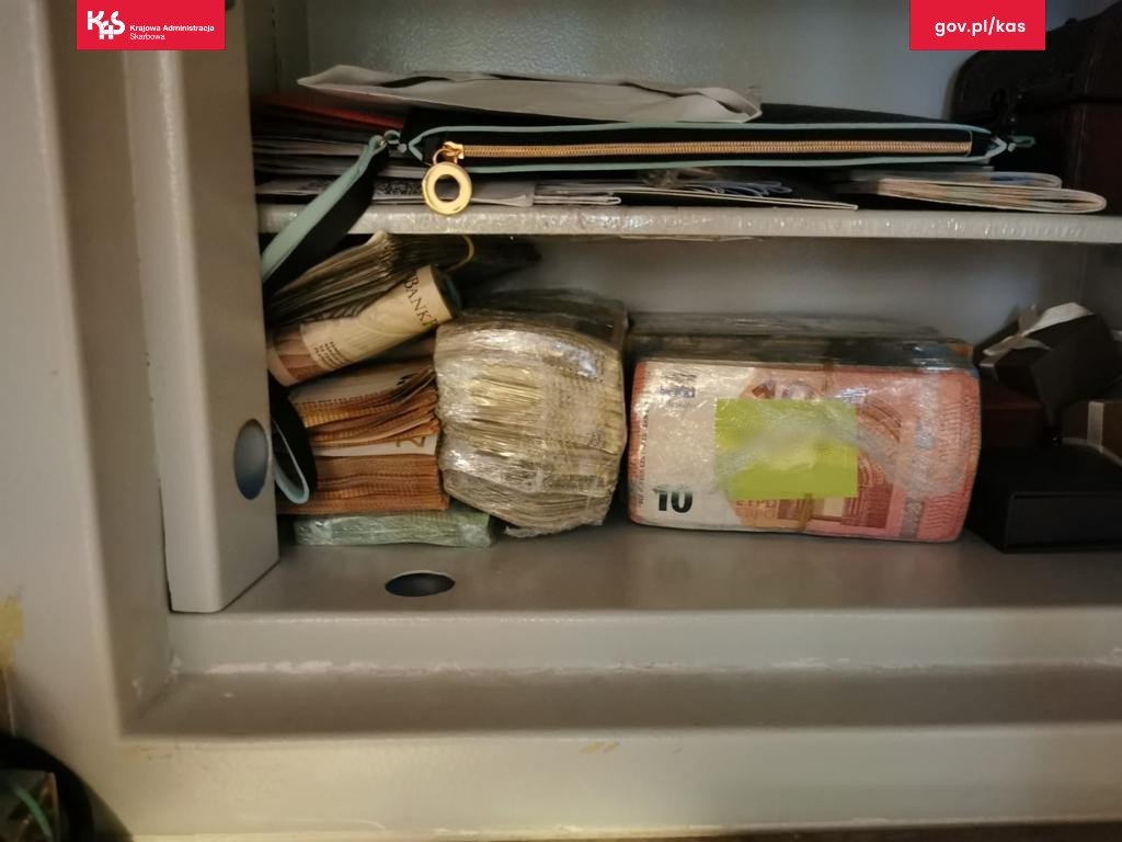 gang-faszujacy-faktury-zosta-rozbity-114651