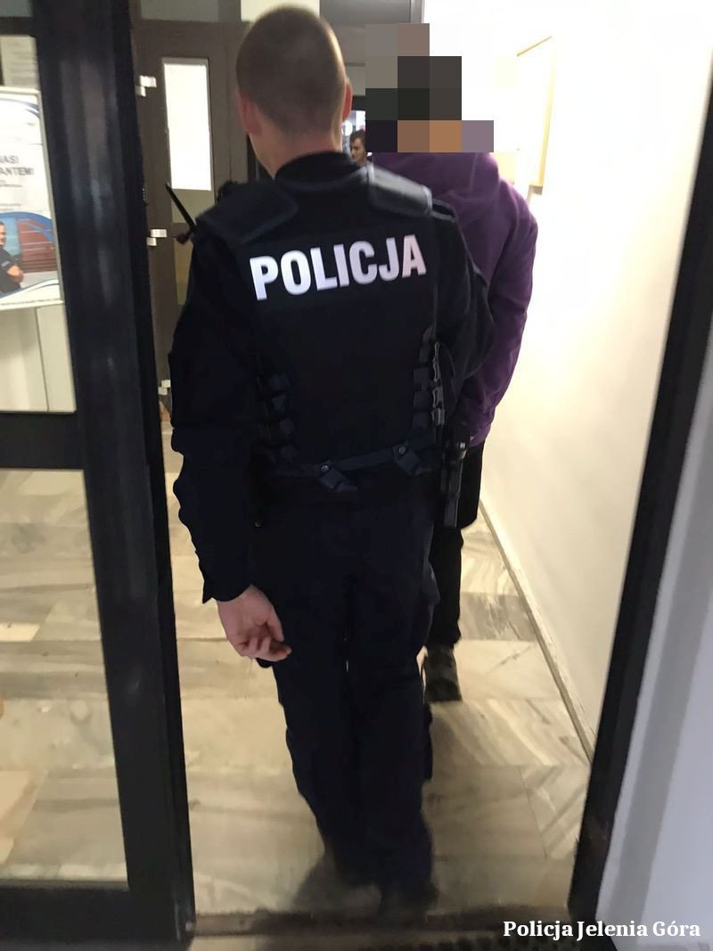 44latek-okrad-salon-fryzjerski-byej-partnerki-114727