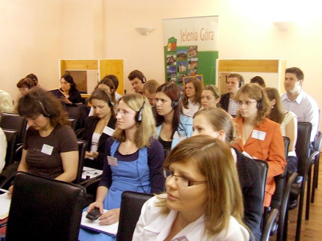 Konferencji przysłuchiwali się i uczestniczyli w niej studenci zza granicy.