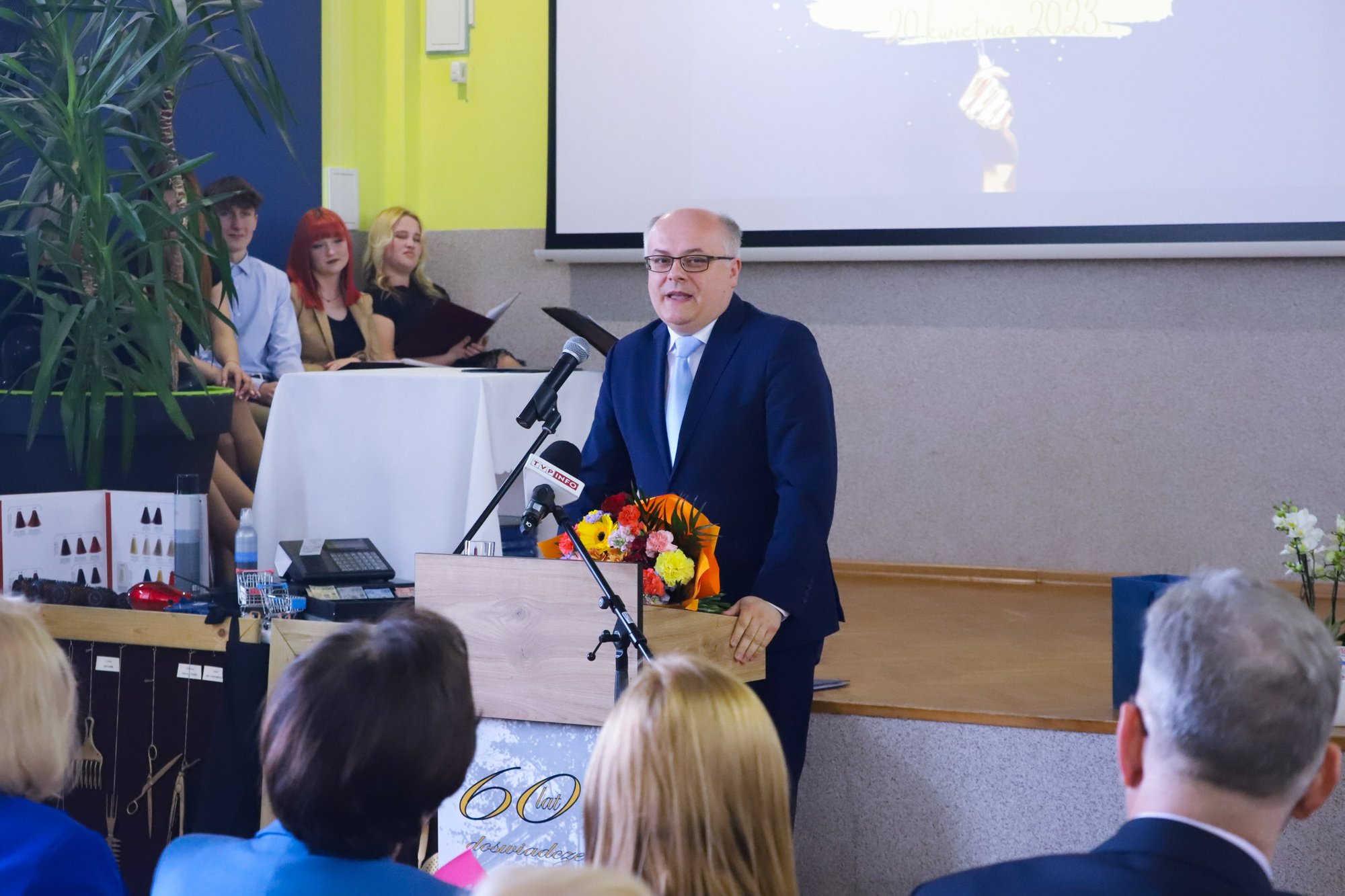 szesc-dekad-ksztacenia-zawodowego-w-handlowce-114740