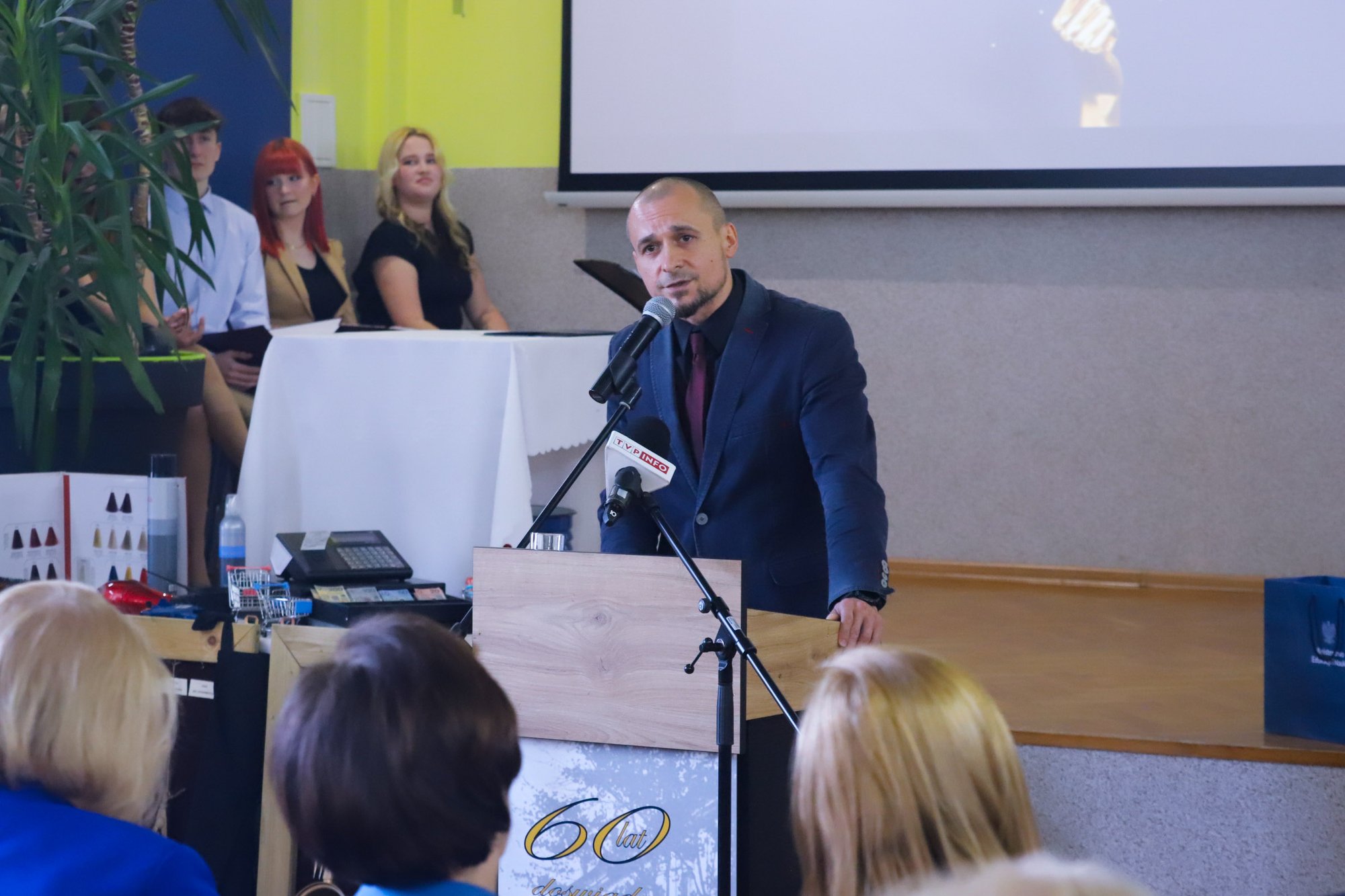 szesc-dekad-ksztacenia-zawodowego-w-handlowce-114740