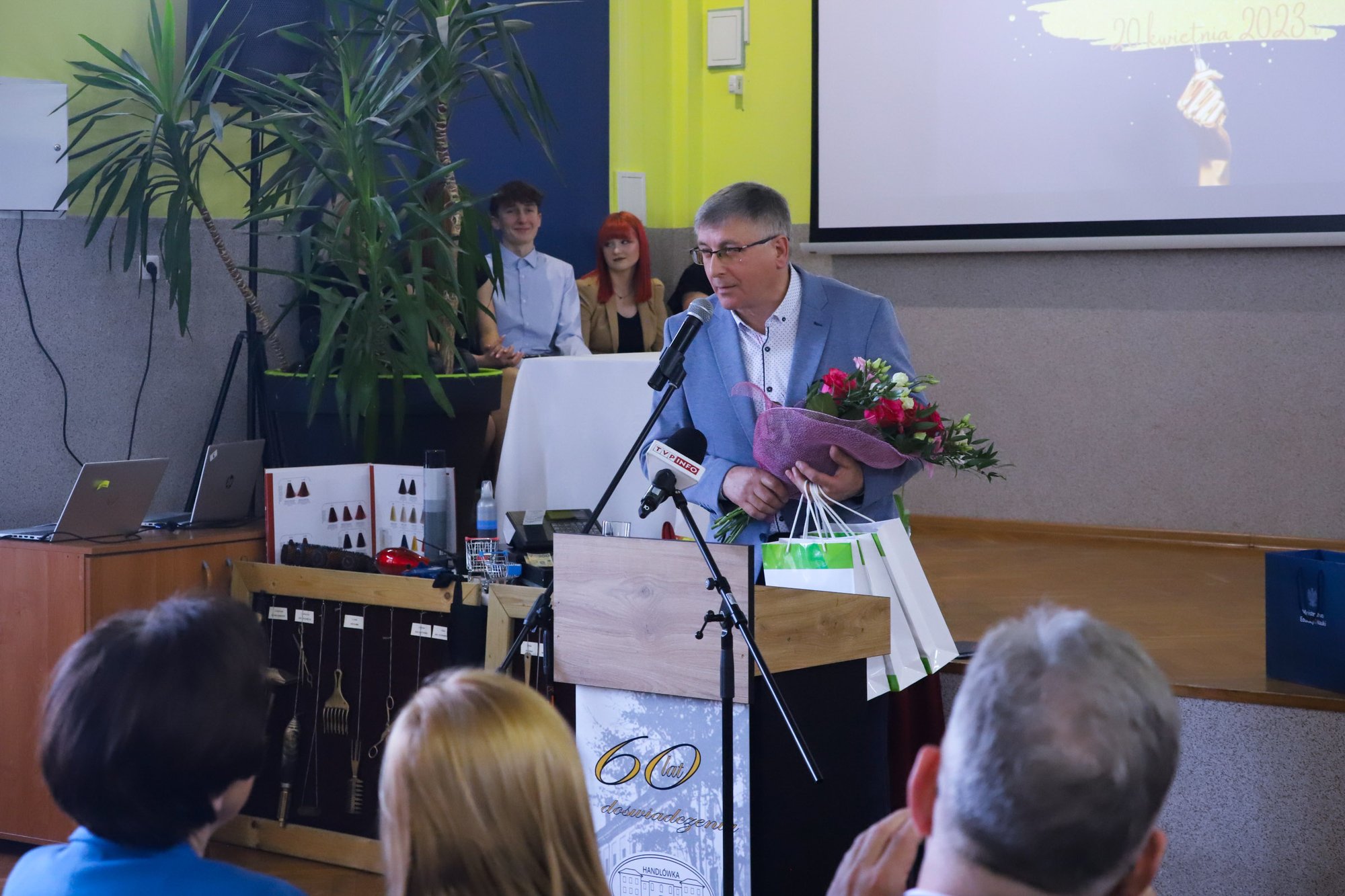 szesc-dekad-ksztacenia-zawodowego-w-handlowce-114740