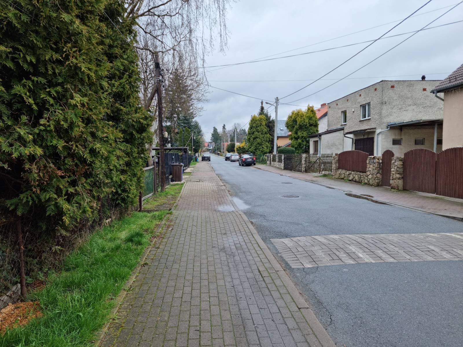 zote-kartki-dla-kierowcow-parkujacych-na-chodnikach-114774