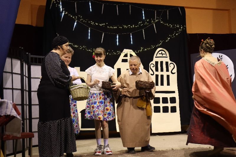 spotkanie-teatralne-z-bajka-w-wojcieszowie-114911
