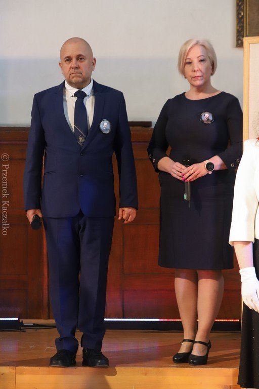 pozegnanie-maturzystow-i-nowy-sztandar-w-zeromie-114930
