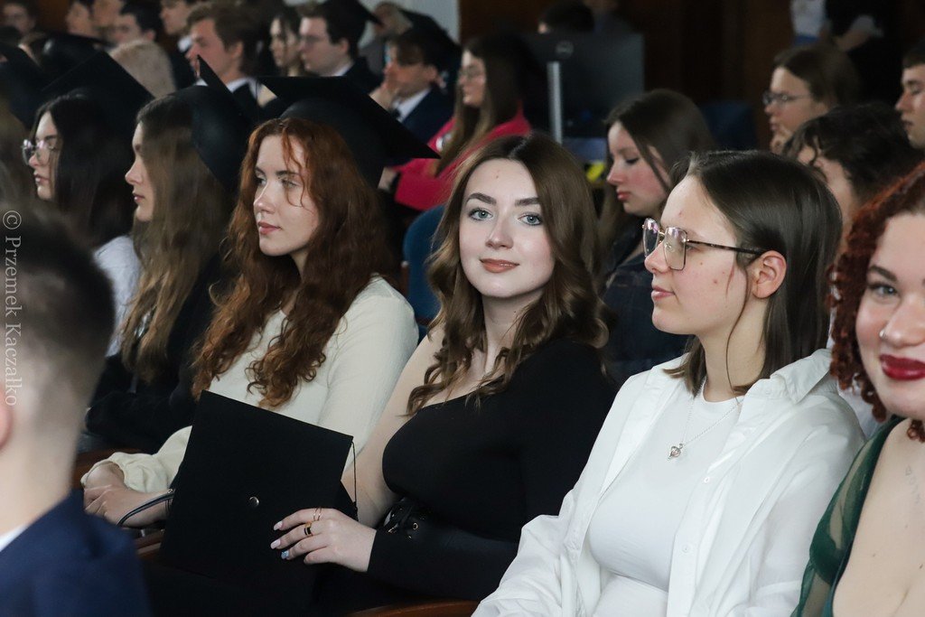 pozegnanie-maturzystow-i-nowy-sztandar-w-zeromie-114930