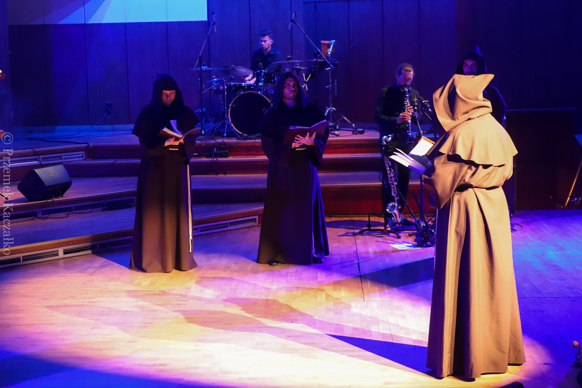 zespo-gregorian-grace-z-owacja-na-stojaco-114955