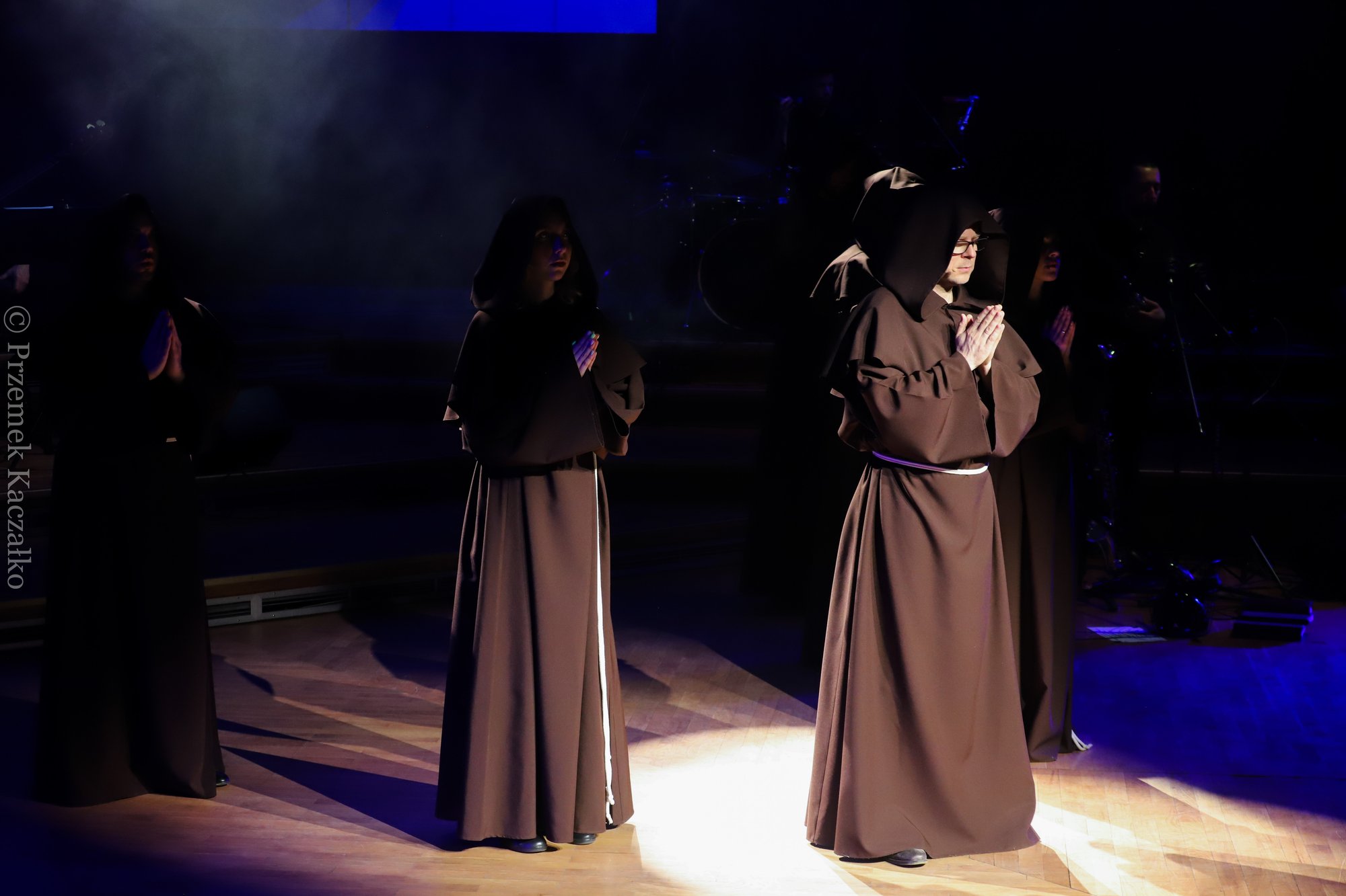 zespo-gregorian-grace-z-owacja-na-stojaco-114955