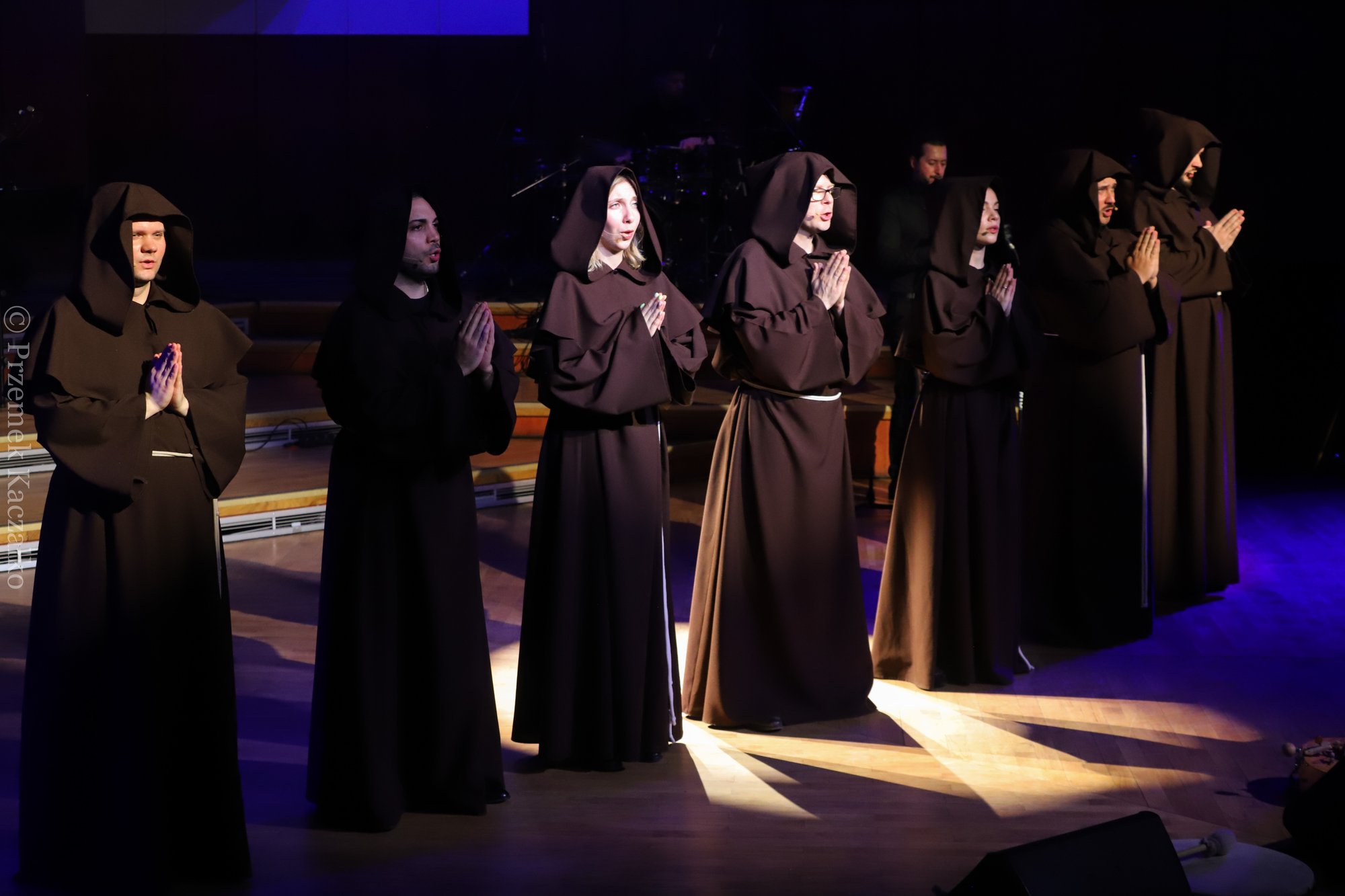 zespo-gregorian-grace-z-owacja-na-stojaco-114955