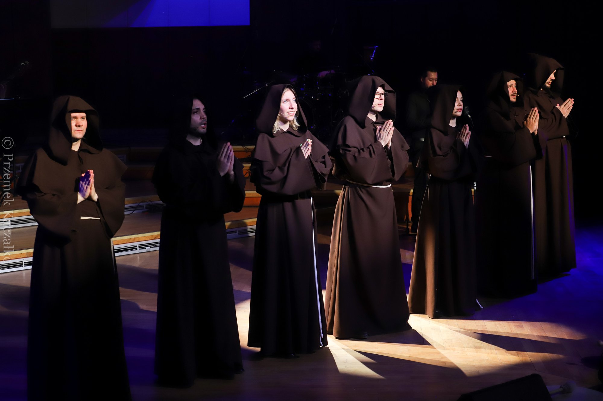 zespo-gregorian-grace-z-owacja-na-stojaco-114955
