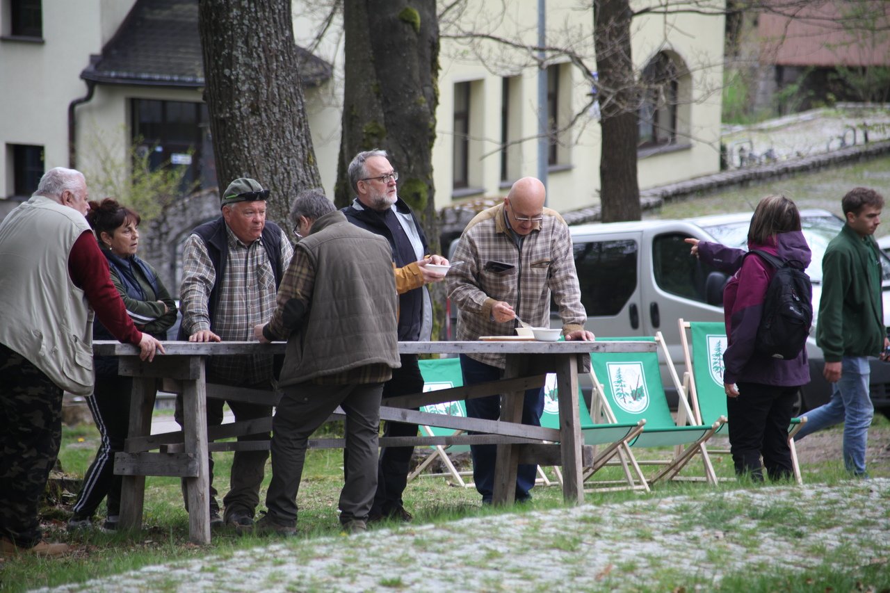 sprzatanie-pod-szrenica-z-piknikiem-na-fina-115223