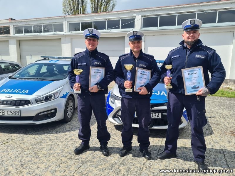 jeleniogorski-policjant-z-drogowki-na-podium-115278
