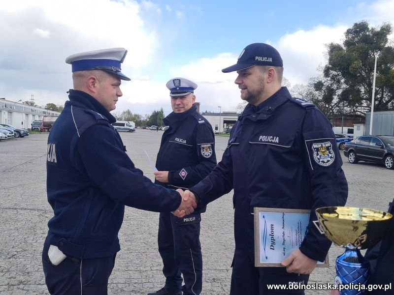 jeleniogorski-policjant-z-drogowki-na-podium-115278
