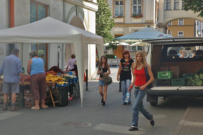 Wygląd niektórych stoisk handlowych nie wszystkim się podoba. Wątpliwości budzi także lokalizacja.