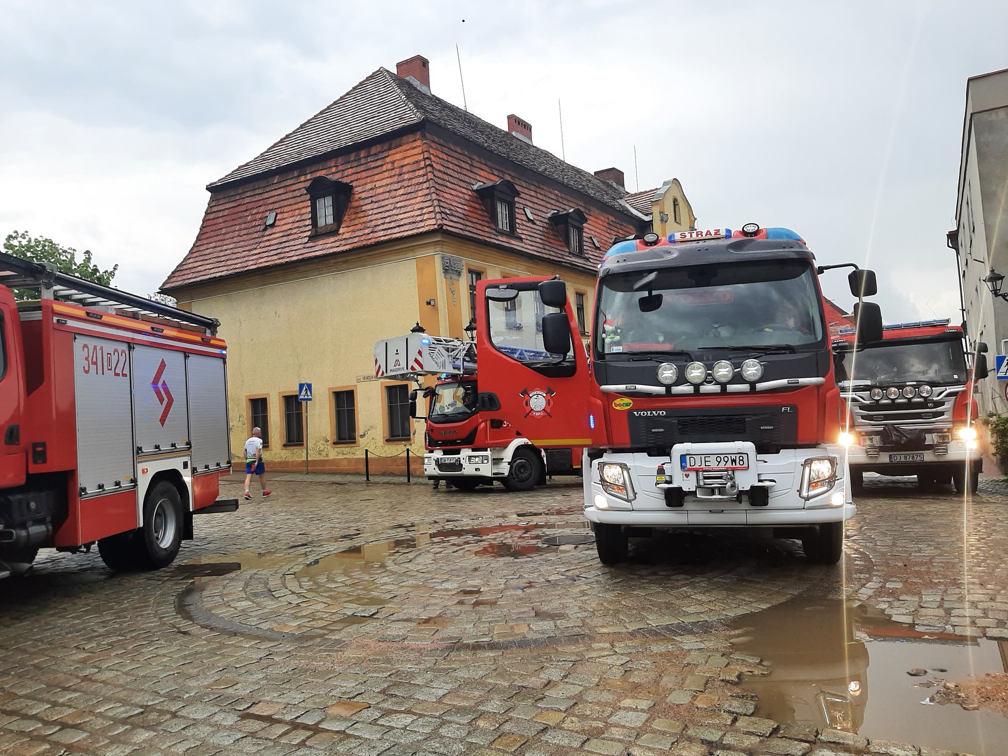 piorun-uderzy-w-wieze-115403