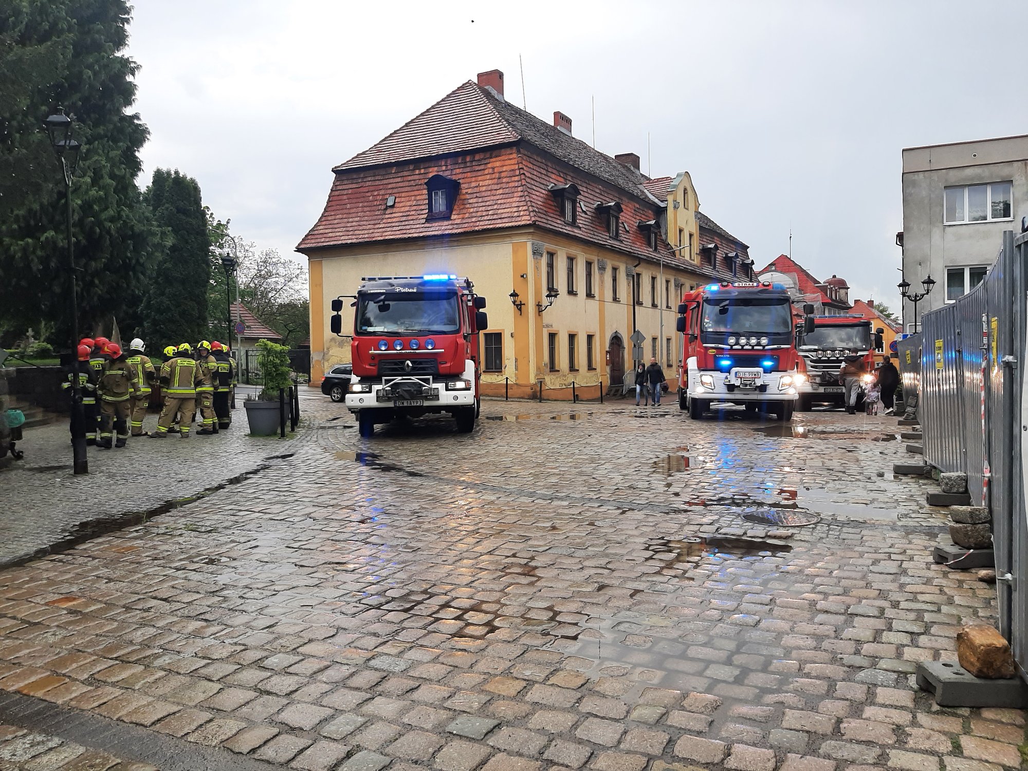 piorun-uderzy-w-wieze-115403
