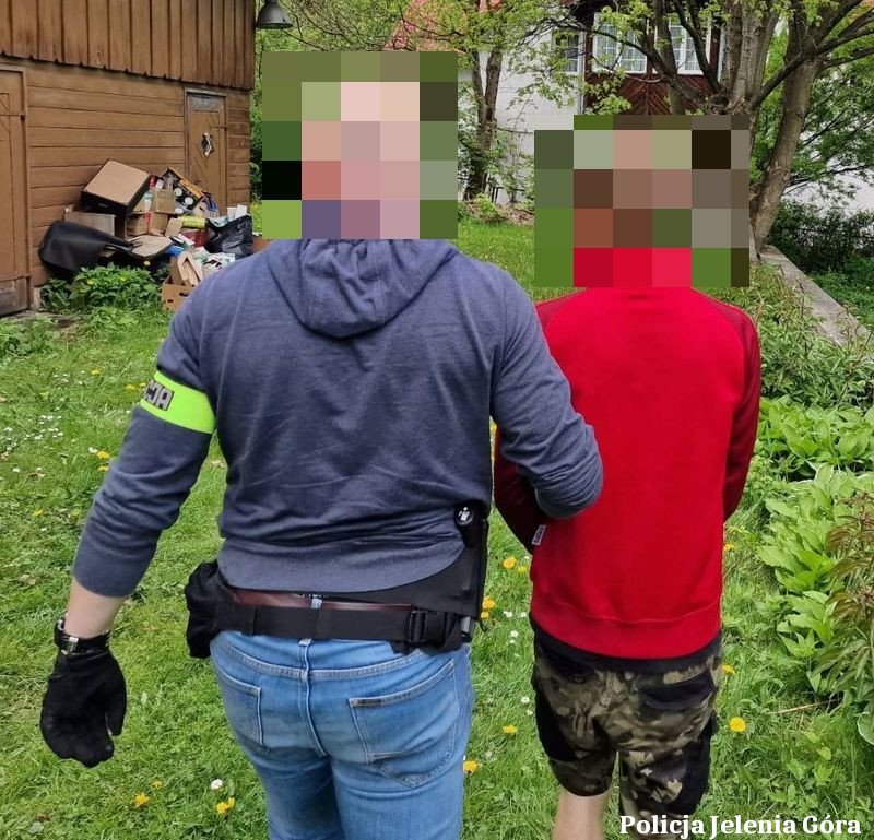 ukrad-znaczki-a-paserka-je-sprzedaa-115556