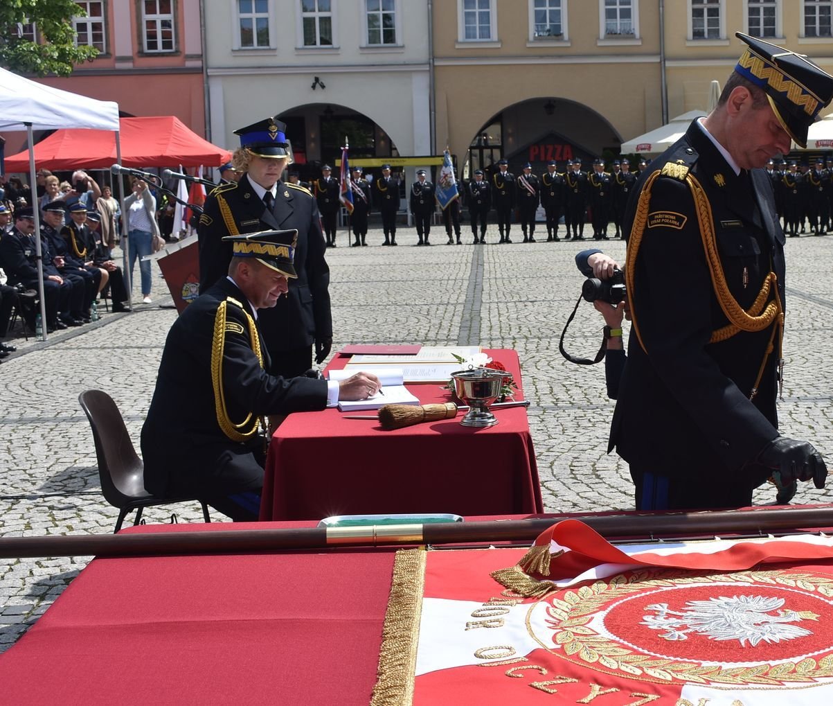 sztandar-dla-jeleniogorskich-strazakow-115573