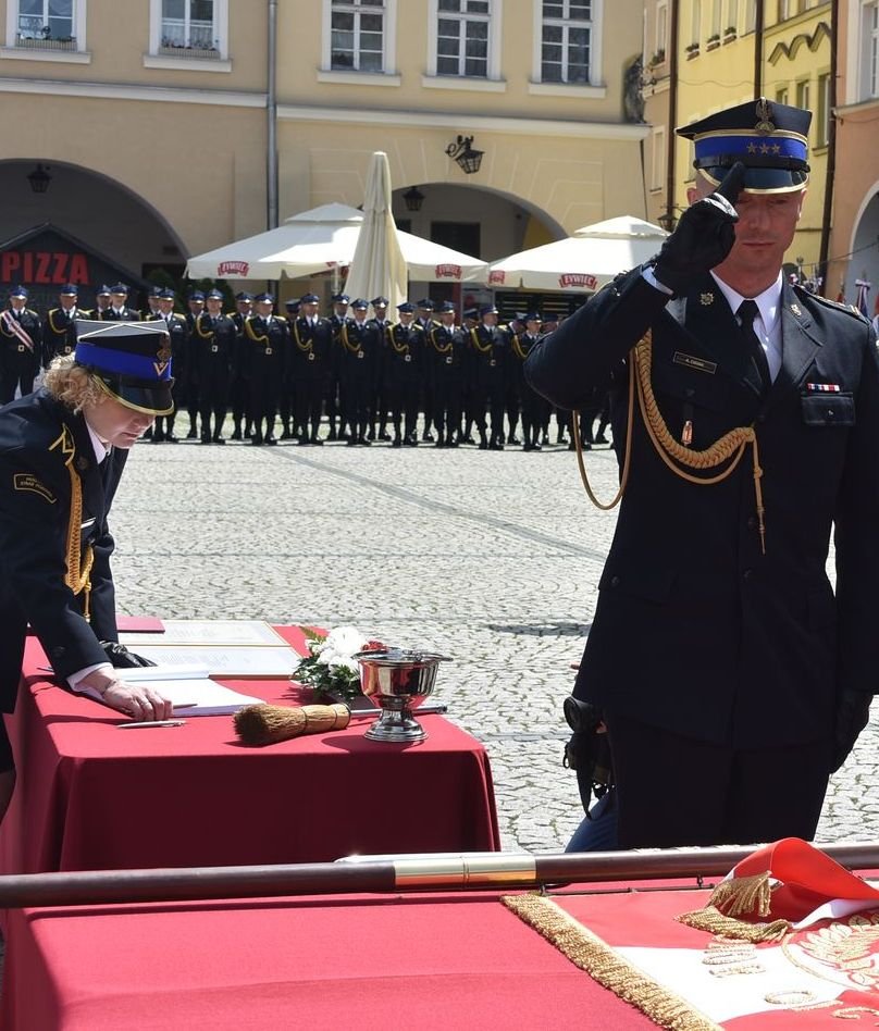 sztandar-dla-jeleniogorskich-strazakow-115573