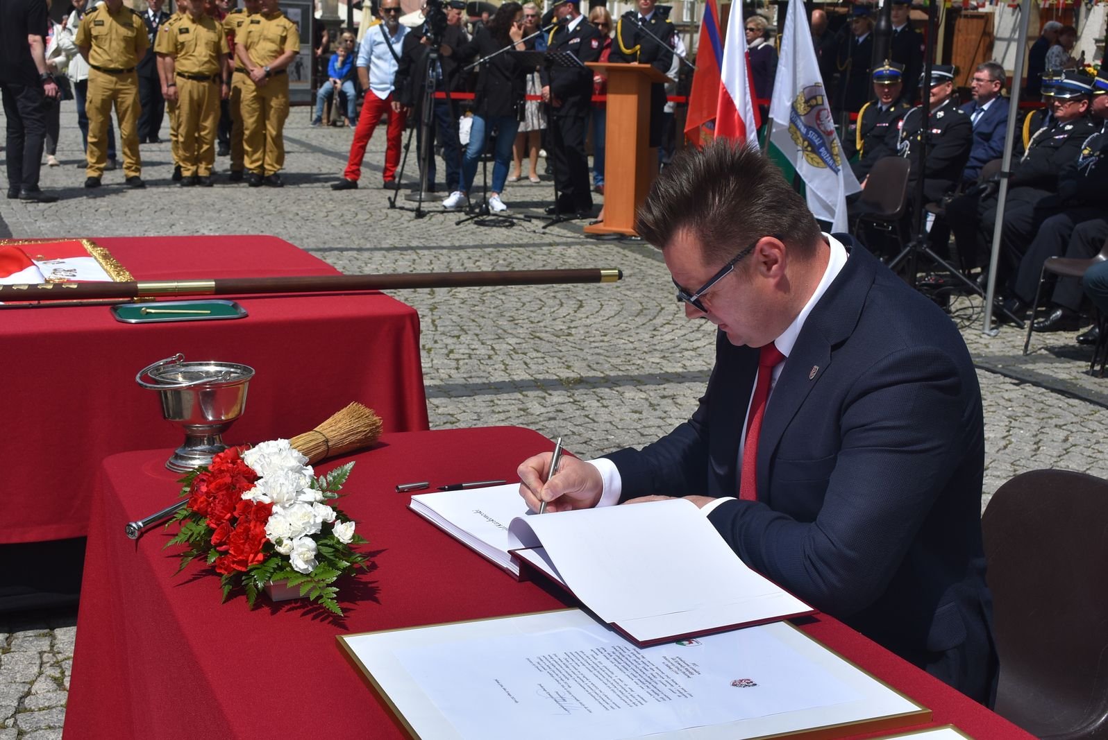 sztandar-dla-jeleniogorskich-strazakow-115573