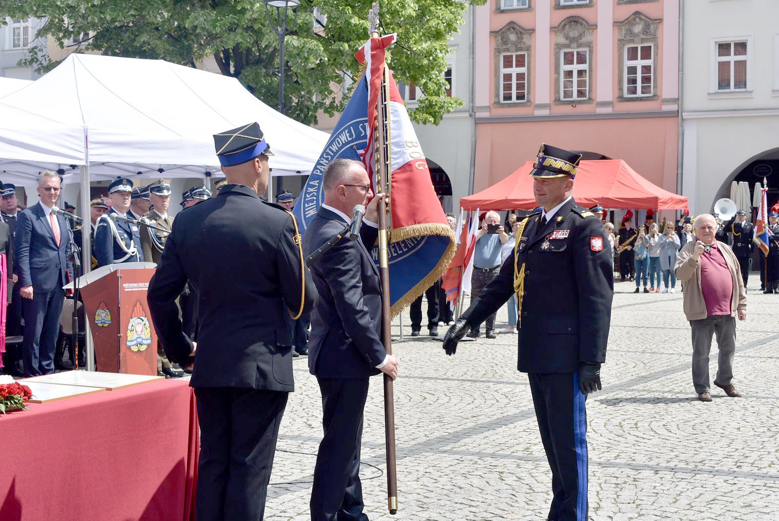 sztandar-dla-jeleniogorskich-strazakow-115573
