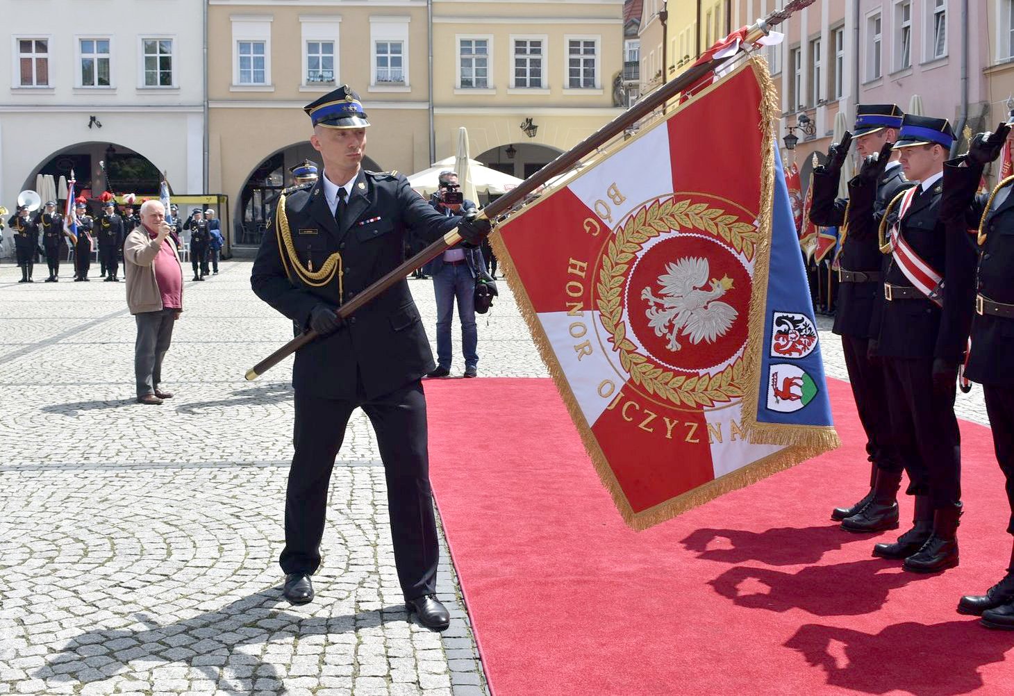 sztandar-dla-jeleniogorskich-strazakow-115573