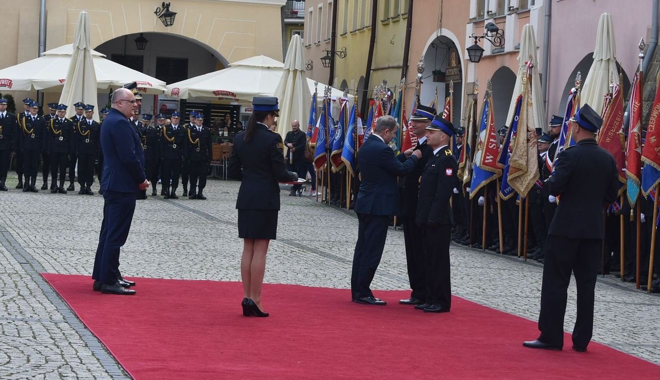 sztandar-dla-jeleniogorskich-strazakow-115573