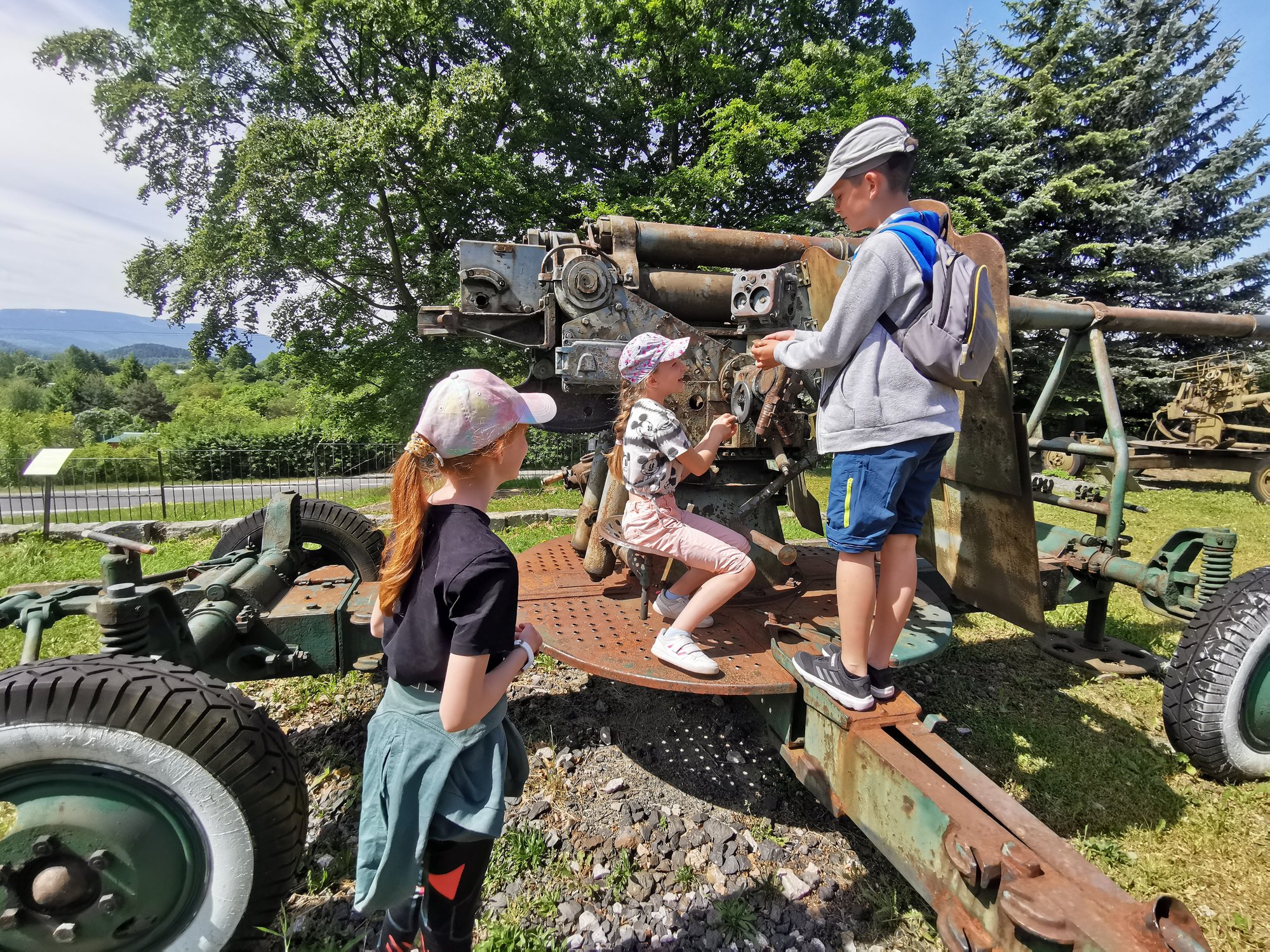 zabawy-i-emocje-w-skansenie-militariow-115741