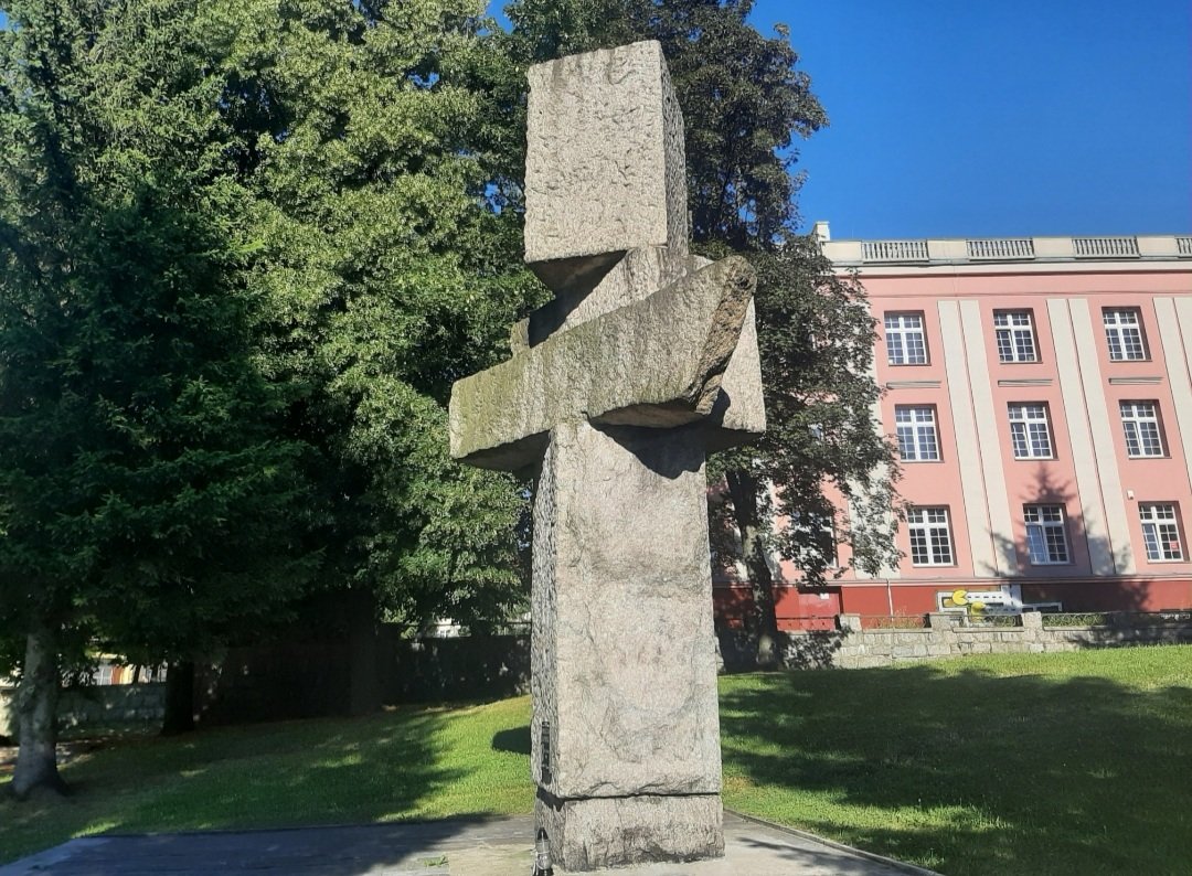 rewitalizacja-obelisku-115828
