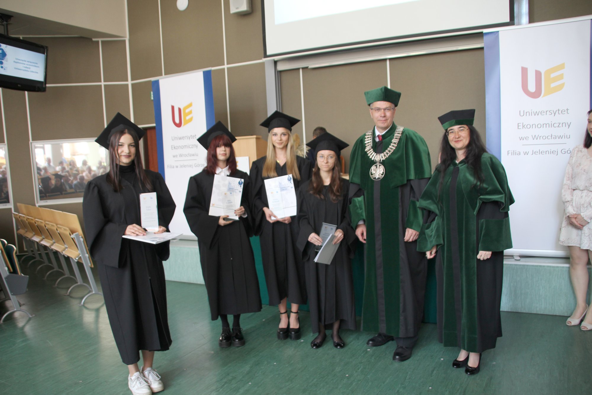 pierwsi-absolwenci-uniwersytetu-liderow-115913
