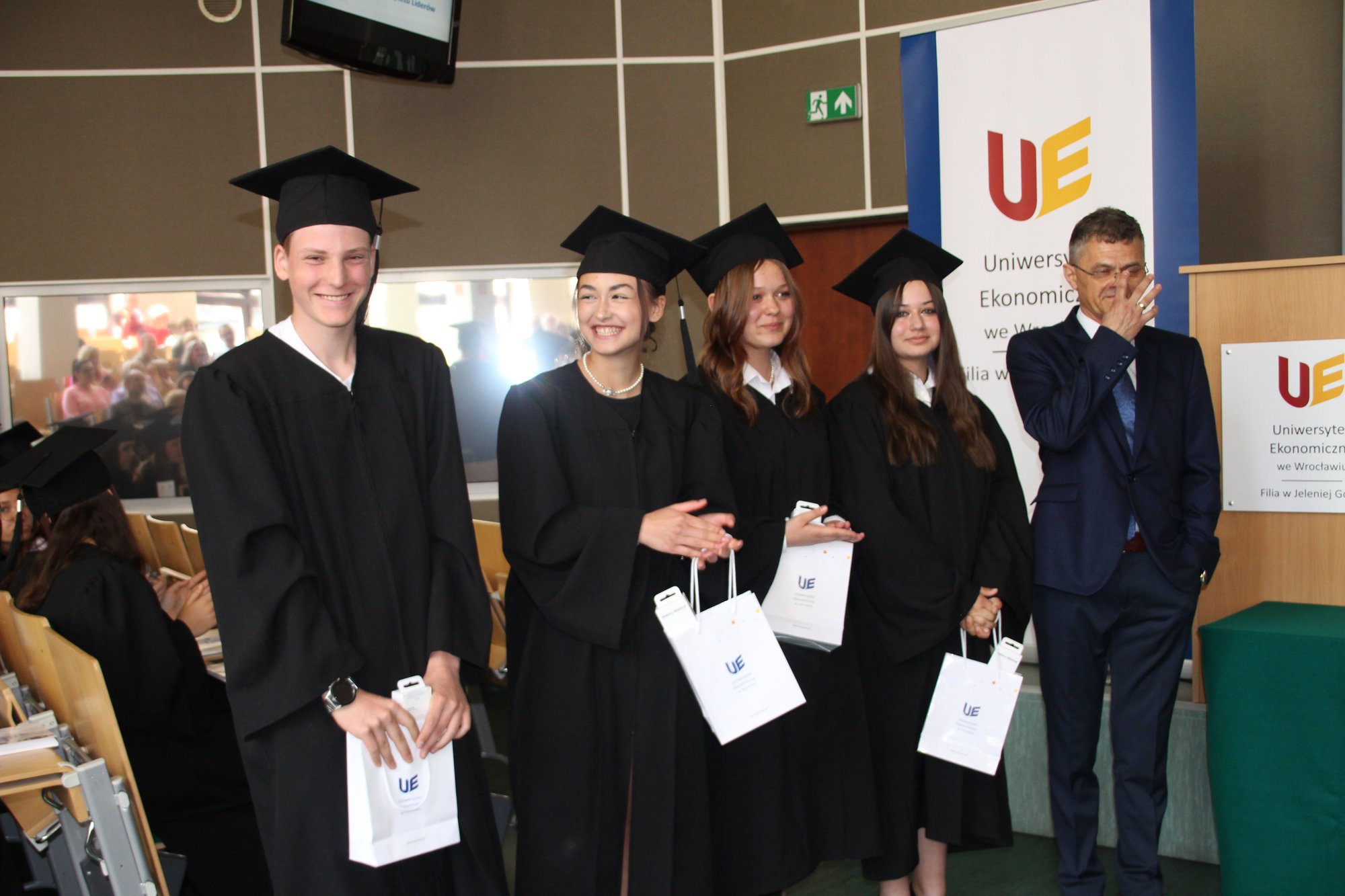 pierwsi-absolwenci-uniwersytetu-liderow-115913