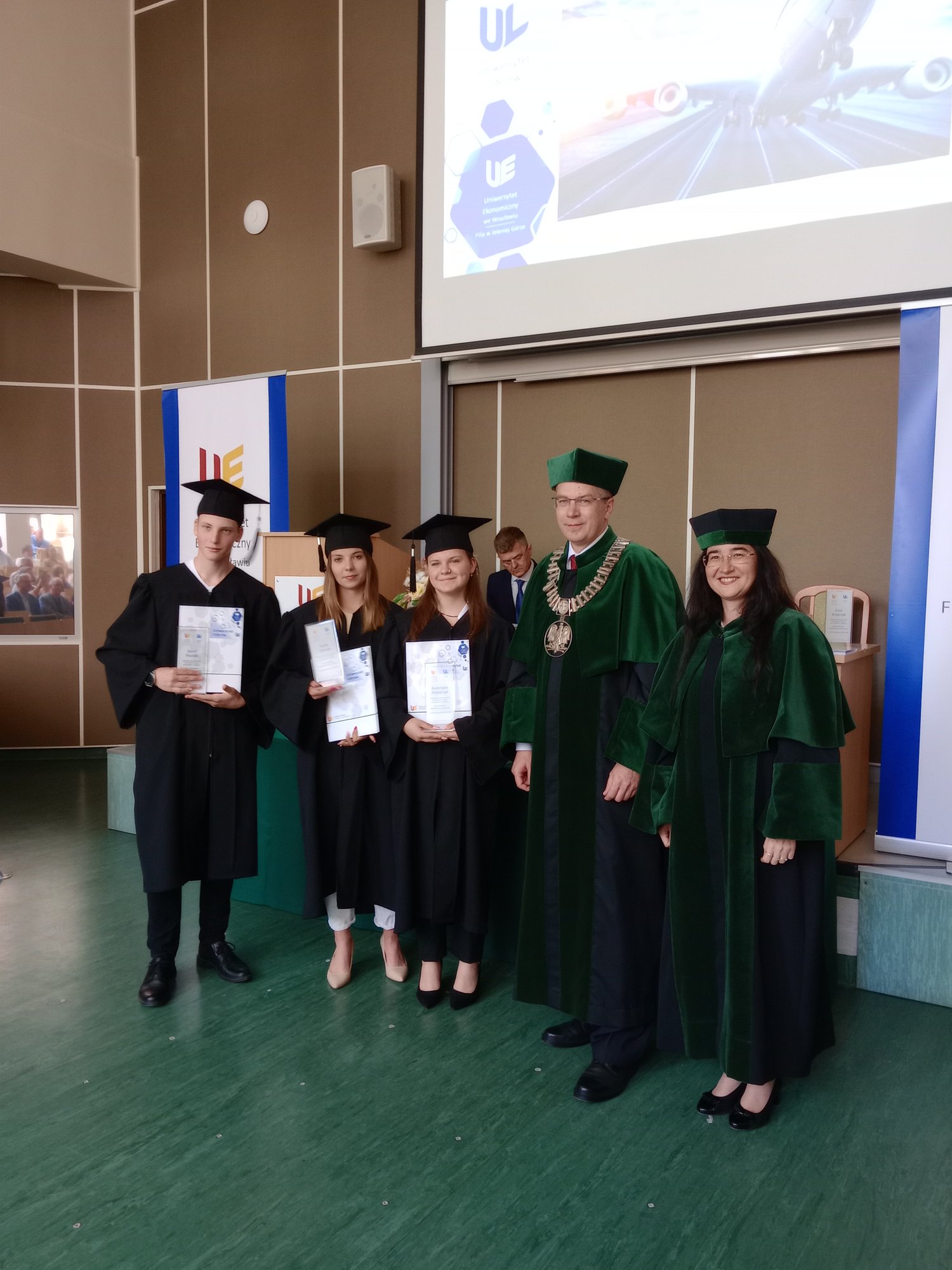 pierwsi-absolwenci-uniwersytetu-liderow-115913
