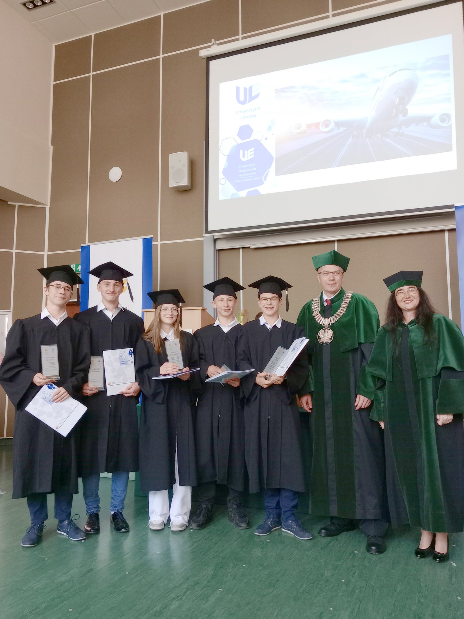 pierwsi-absolwenci-uniwersytetu-liderow-115913