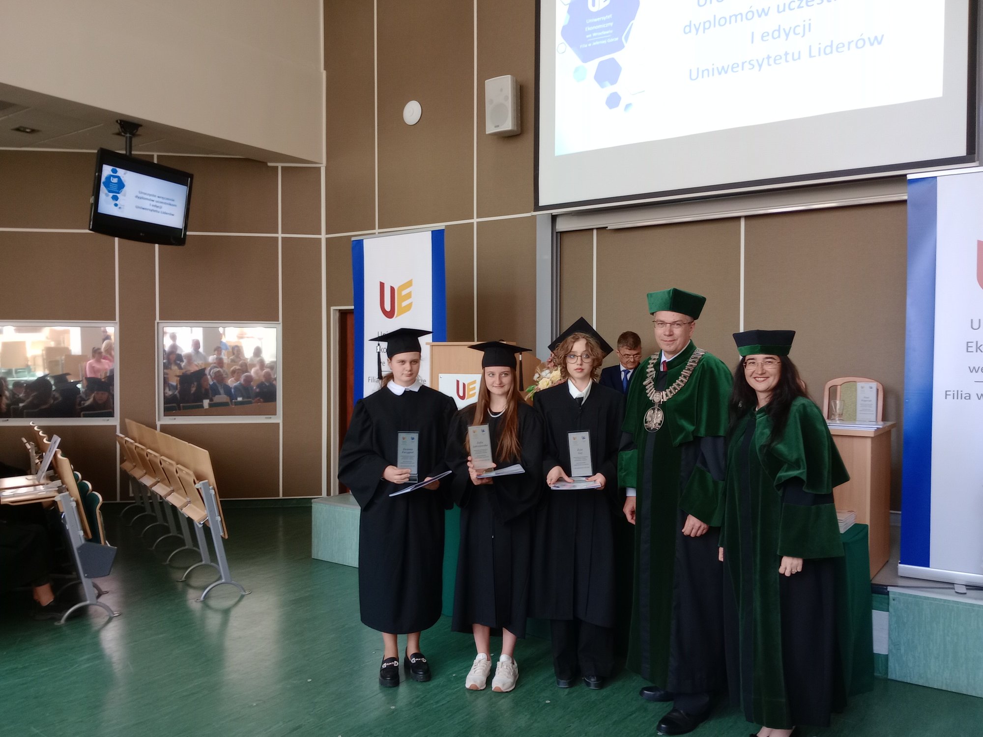 pierwsi-absolwenci-uniwersytetu-liderow-115913